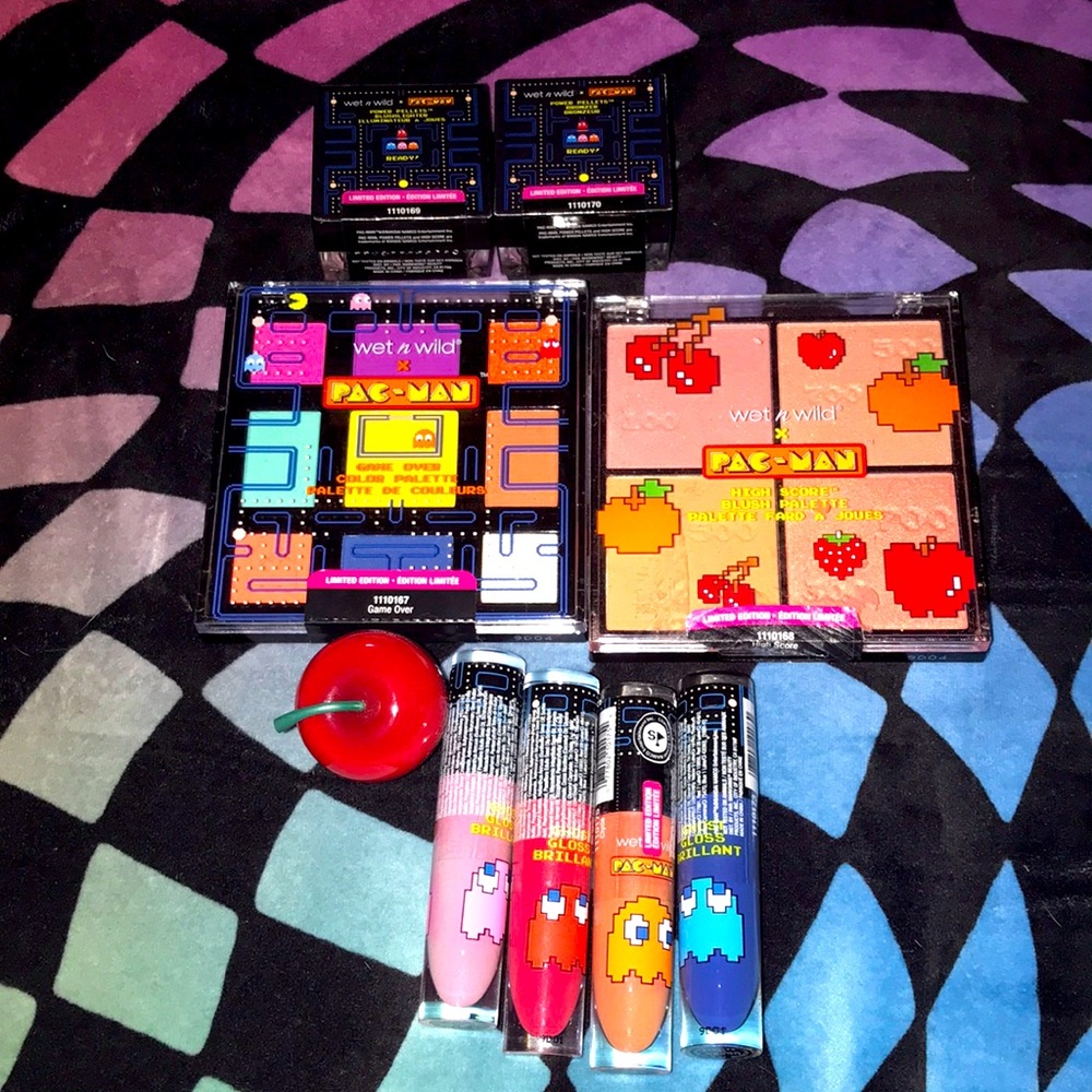 ✨🆕RARE Wet N Wild x Pac-Man Makeup Set!💖❤️🧡💙💛